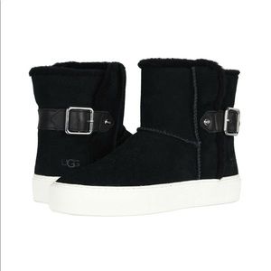 UGG Aika sneaker boot black w/ white sole size 7.5